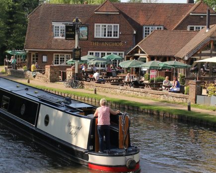 10 pubs on the River Wey Navigation
