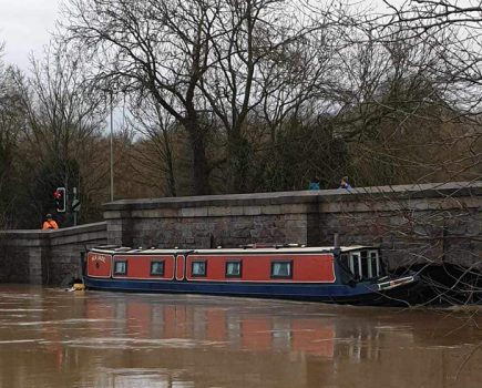 Proctor’s Park narrowboat sinking (video)