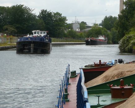 Freight barges return to Yorkshire route