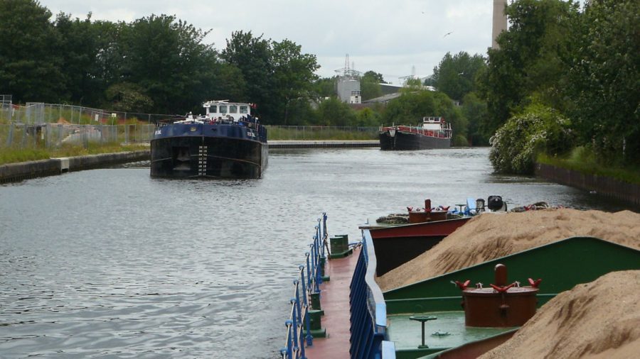 Freight barges return to Yorkshire route