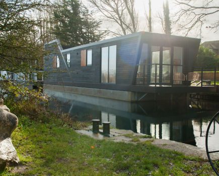 Boat test: “Oyster Catcher” the permanent house boat