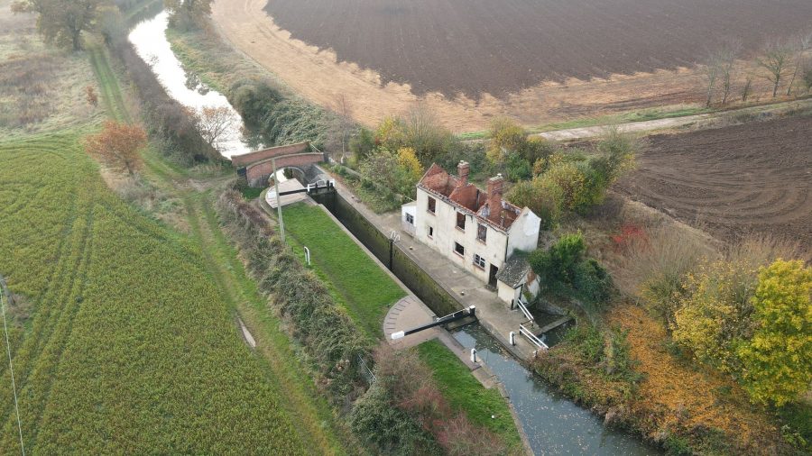 Fire-damaged lock keepers cottage on Oxford Canal up for sale!