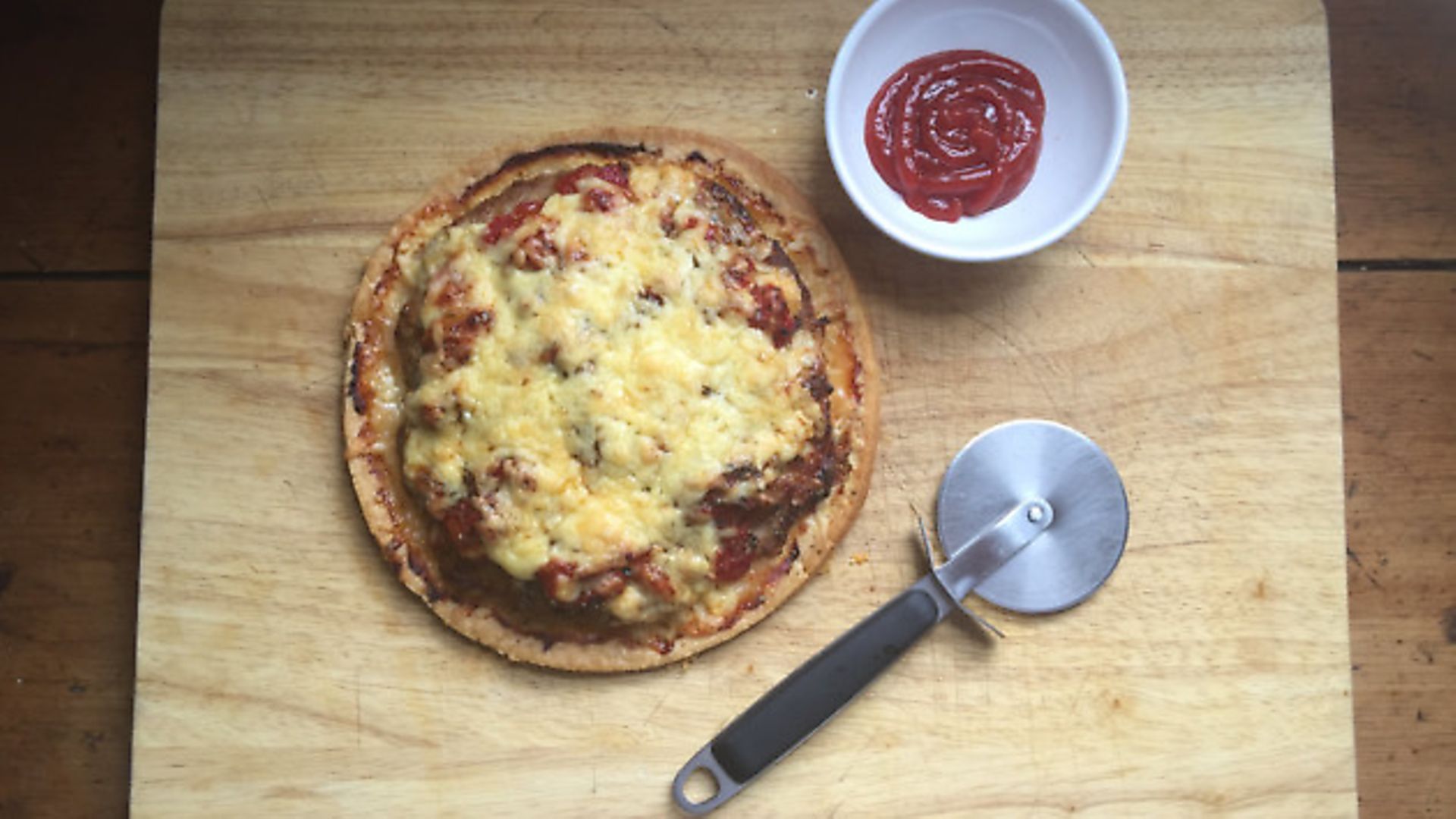 Cooking on the canals: sausage pizza recipe - Canal Boat
