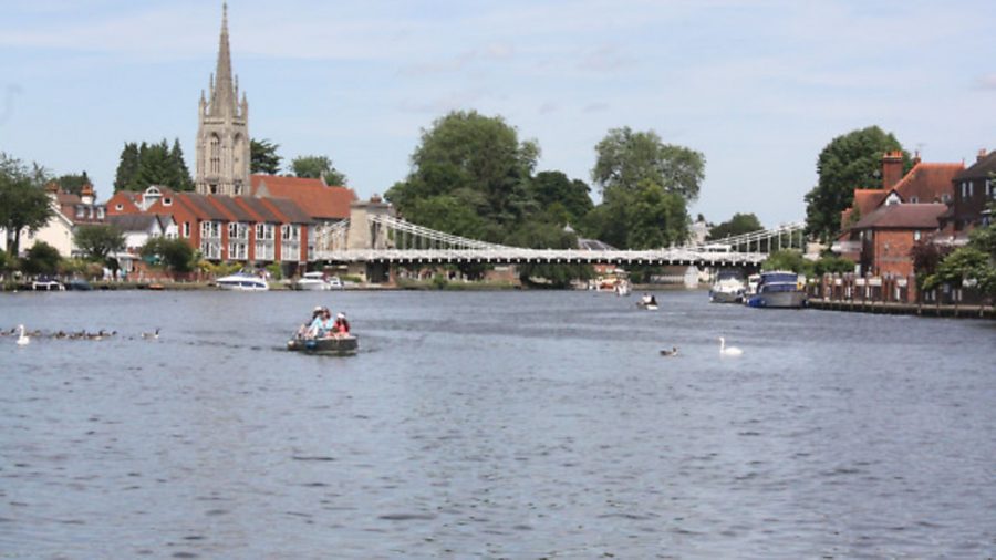 Boaters win Thames licence case