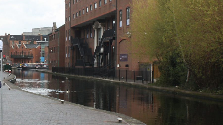 Leaks close Birmingham canal link