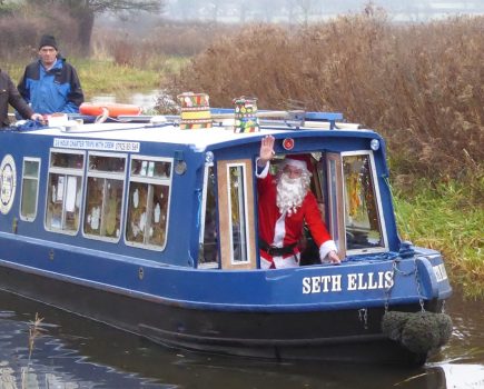 Christmas on the canal 2021: floating markets & festive boat trips 