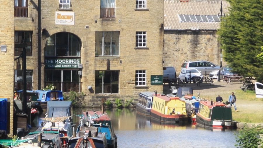 10 of the best pubs along the: Calder & Hebble Navigation