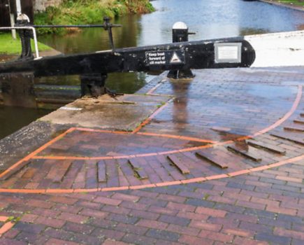 £1 million dredging project on Staffordshire & Worcestershire Canal